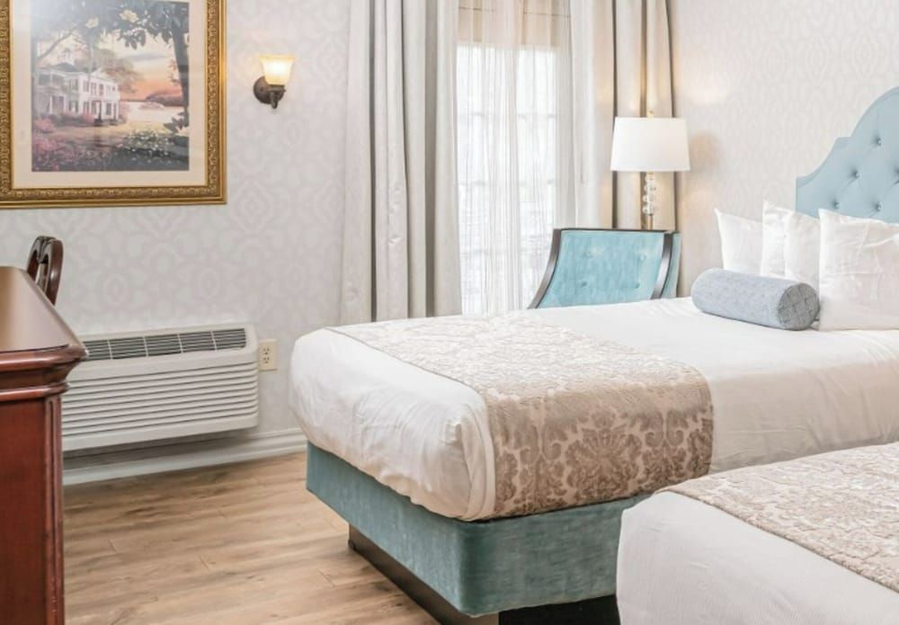 Fulton Steamboat Inn Standard Room, 2 Queen Beds