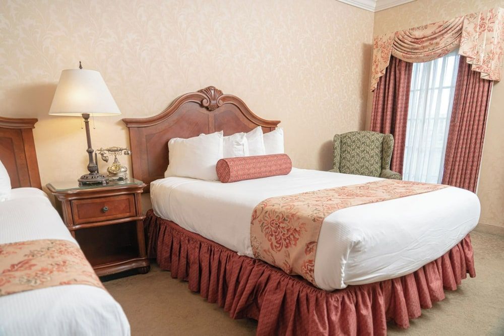 Fulton Steamboat Inn Standard Room, 2 Queen Beds 3