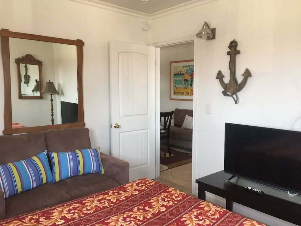 The Shores Inn and Beach Houses