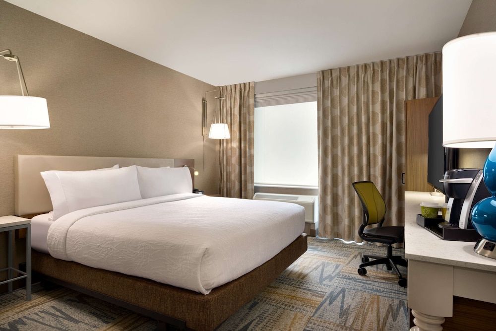 Hilton Garden Inn New York Times Square South Room, 1 King Bed, Mobility Accessible, Microwave (Roll-in Shower) 2