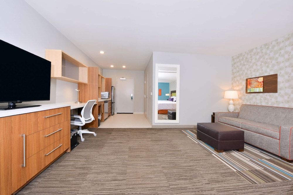 Studio, 1 King Bed, Accessible, Non Smoking (Roll In Shower)