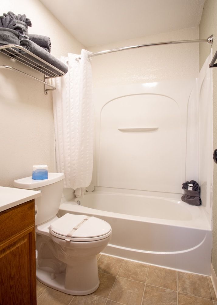 Standard Room, 1 Queen Bed, Pet Friendly