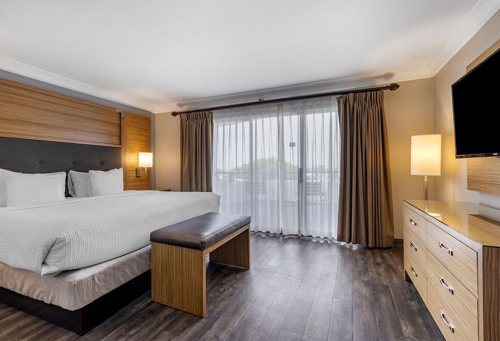 The Encinitan Hotel & Suites The Enci King Suite with Kitchenette (Sofa Bed) (Park View)