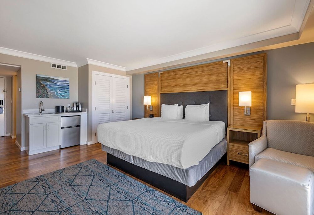 The Encinitan Hotel & Suites Swamis Peak Suite (Ocean View)