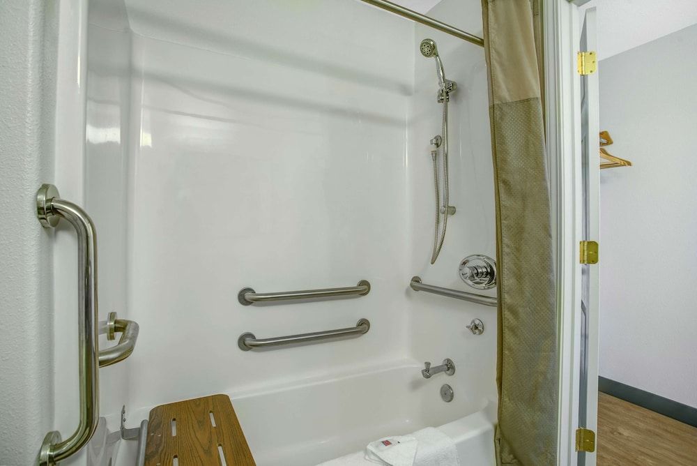 Motel 6 Baker City, OR Standard Room, 2 Queen Beds, Accessible, Non Smoking 10