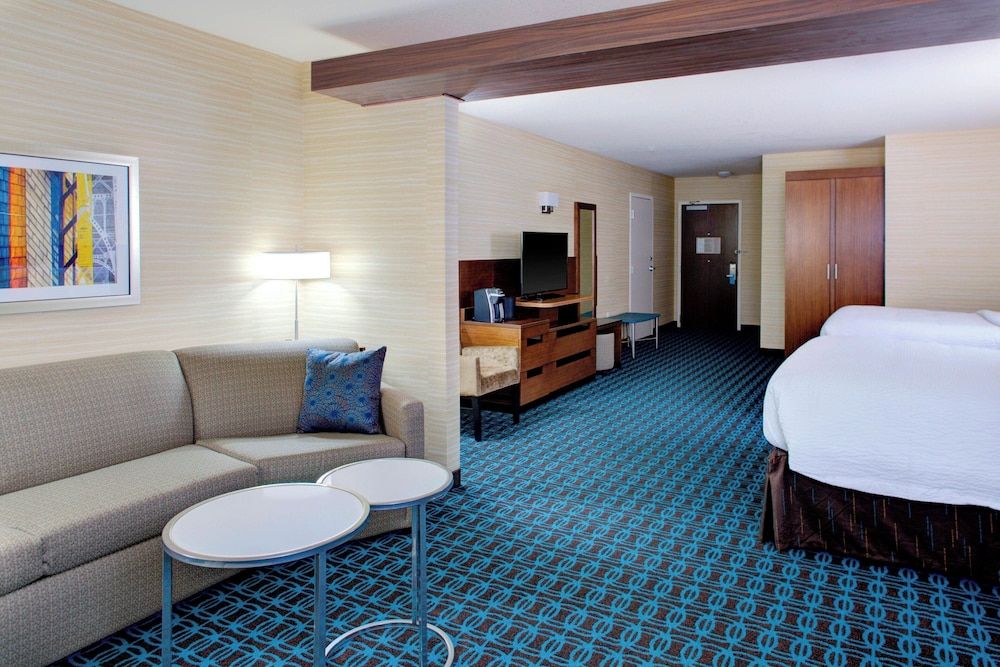 Executive Suite, Multiple Beds (Mobility Accessible, Tub)