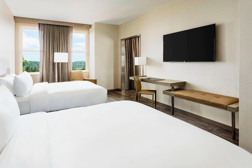Suite, 2 Queen Beds, Corner