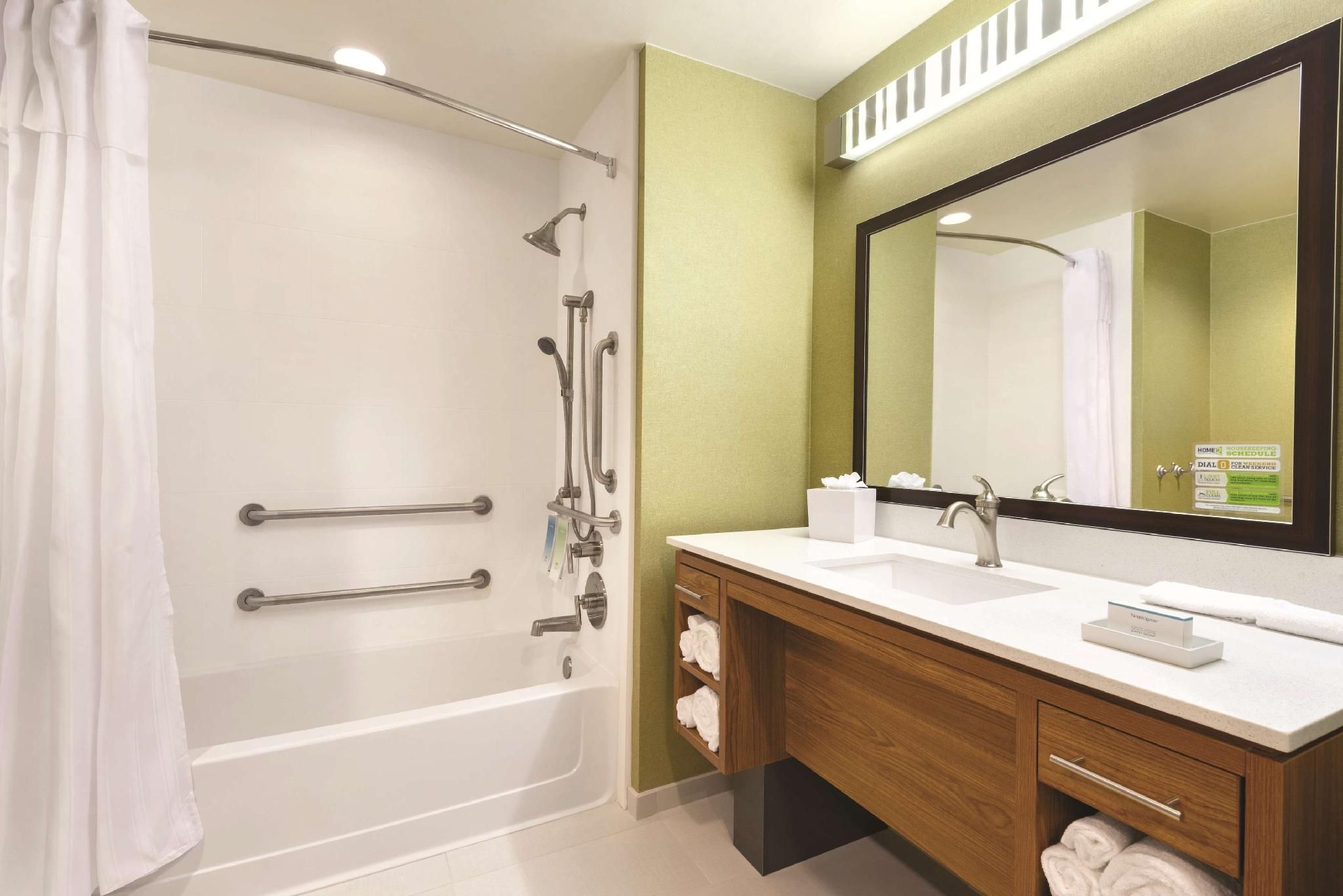 2 Queen Hearing Accessible Studio Suite Nosmok