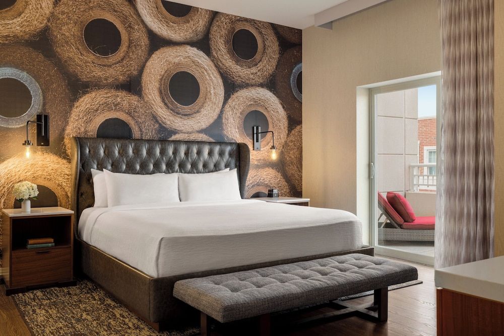 Standard Room, 1 King Bed, Balcony