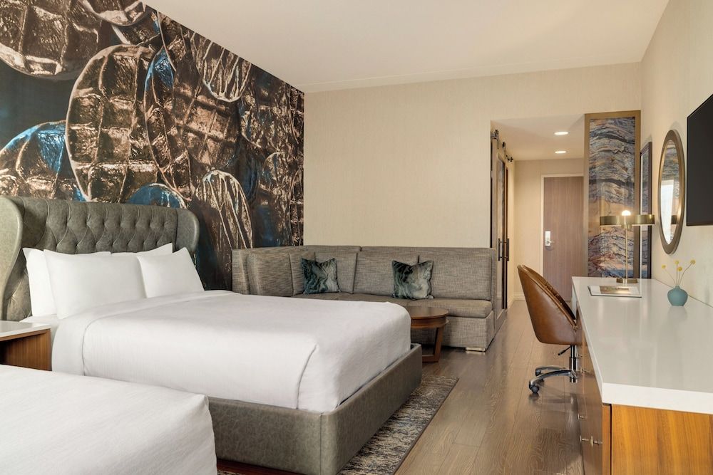 Suite, Multiple Beds (Living Area)