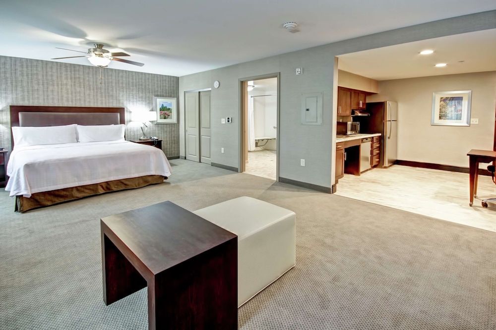 Studio, 1 King Bed, Accessible, Non Smoking (Roll-in Shower)