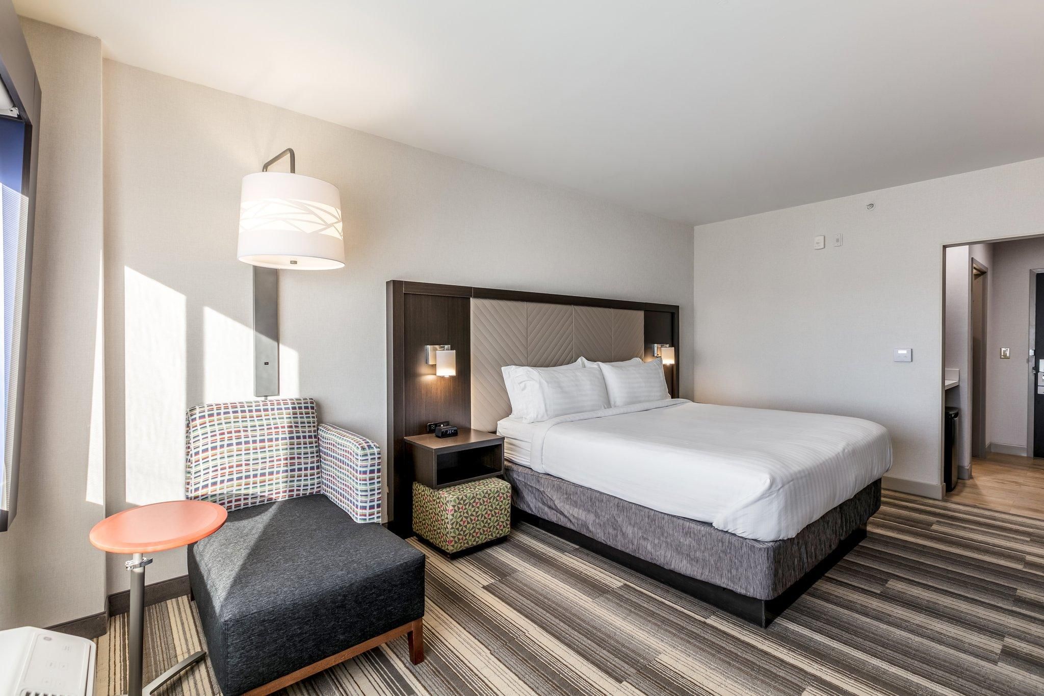 undefined Holiday Inn Express & Suites Jersey City North - Hoboken by IHG 6