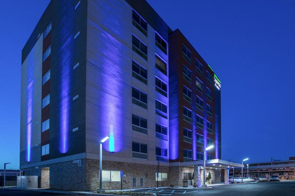 undefined Holiday Inn Express & Suites Jersey City North - Hoboken by IHG 5