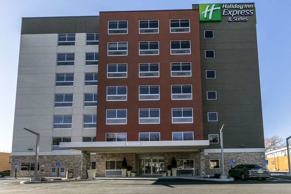 undefined Holiday Inn Express & Suites Jersey City North - Hoboken by IHG