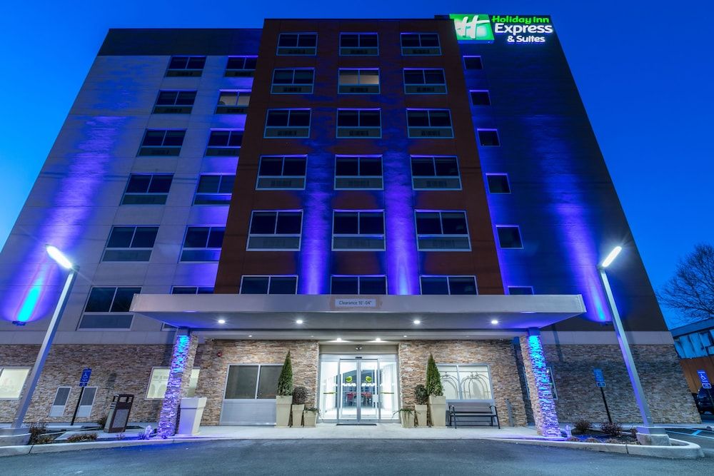 undefined Holiday Inn Express & Suites Jersey City North - Hoboken by IHG 3