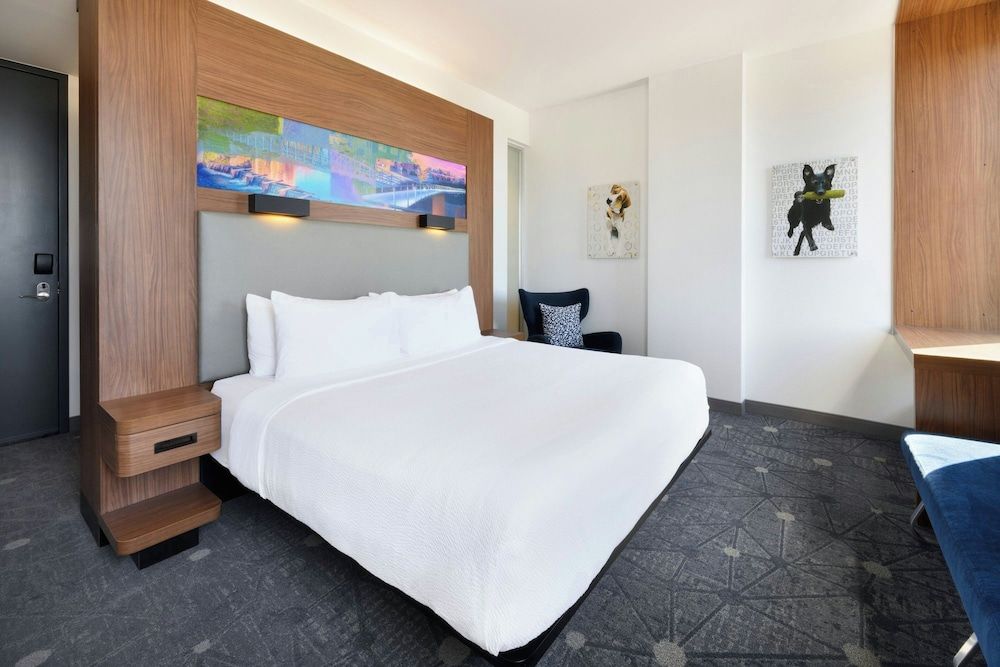 Traditional Room, 1 King Bed (Hearing Accessible)