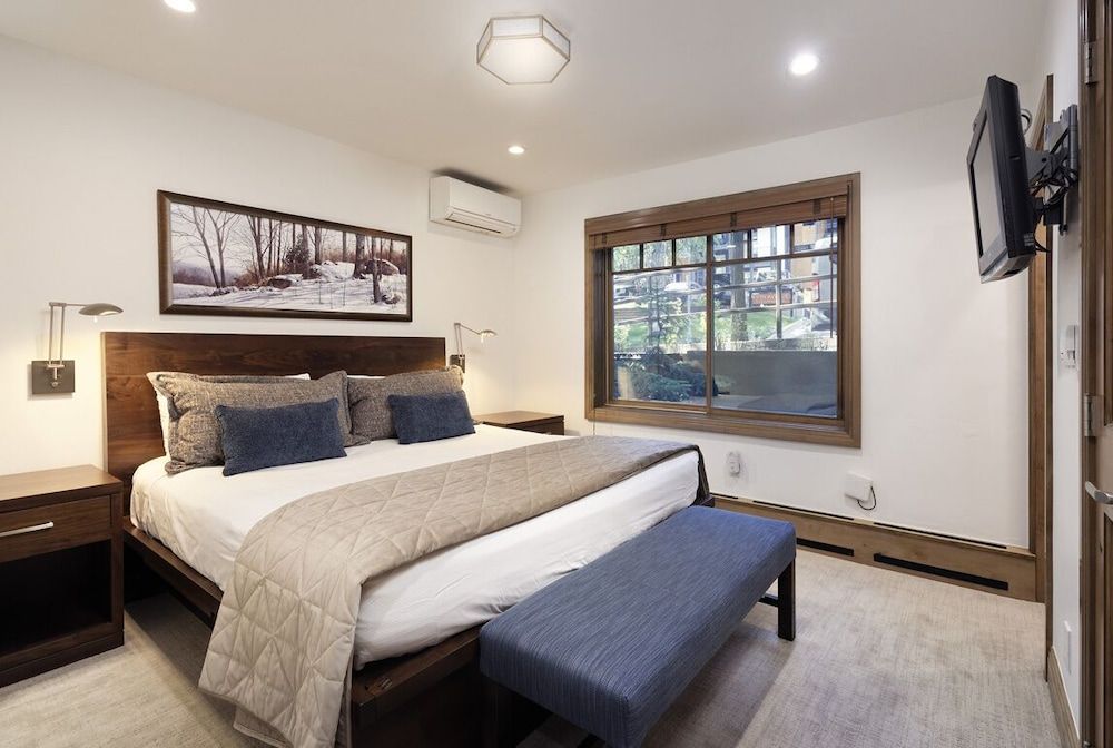 Deluxe Condo, 3 Bedrooms (210)