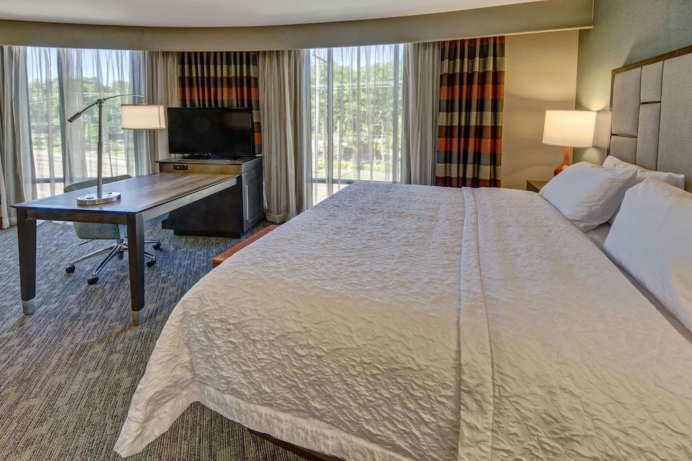 Room, 1 King Bed, Accessible, Corner (hearing acc)