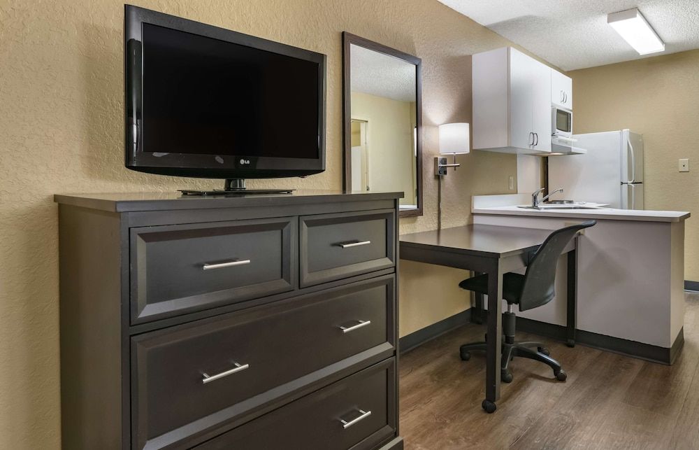 Extended Stay America Suites Orlando Theme Parks Major Blvd Studio, 1 Queen Bed, Accessible, Non Smoking 4