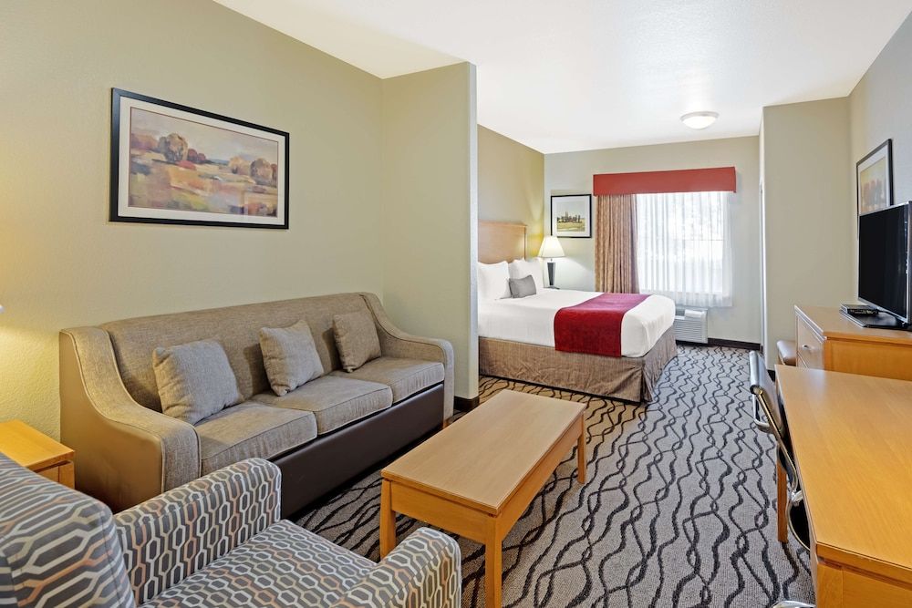 Best Western Plus Guymon Hotel & Suites Suite, 1 King Bed, Non Smoking, Refrigerator & Microwave (with Single Sofabed)