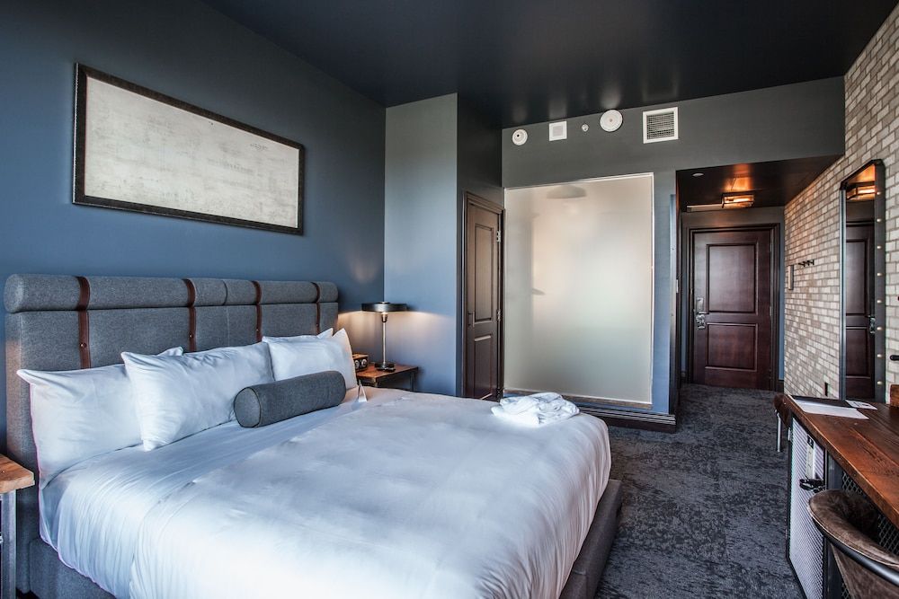 Ironworks Hotel Indy Traditional Room, 1 King Bed 2