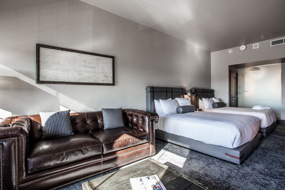 Ironworks Hotel Indy Heritage Room QQ