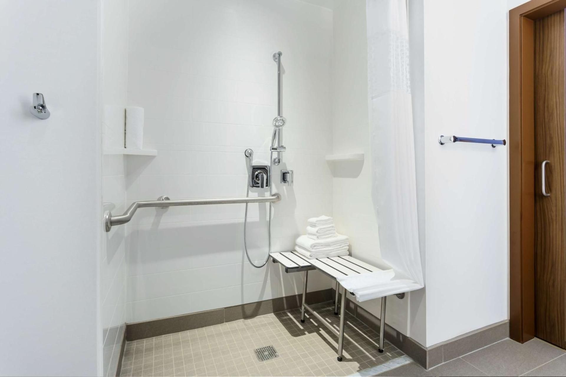 1 KING MOBILITY/HEARING ACC ROLL-IN SHOWER