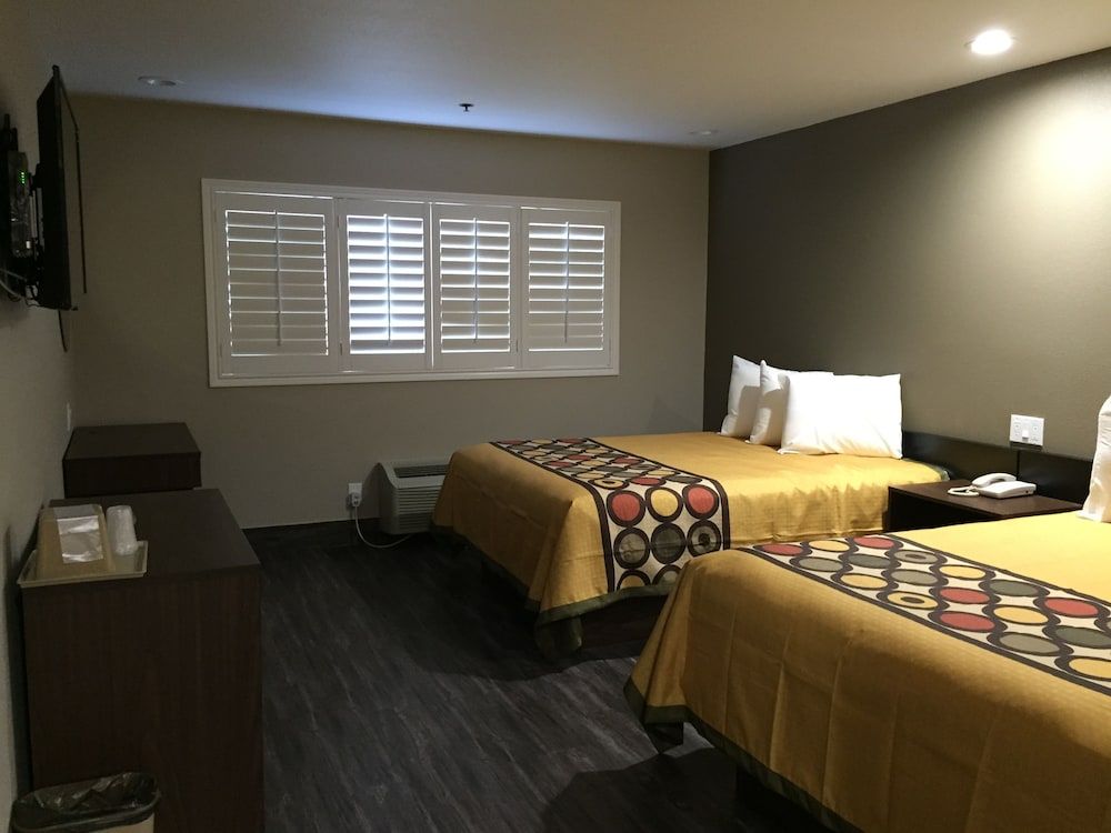 Room, 2 Queen Beds, Non Smoking
