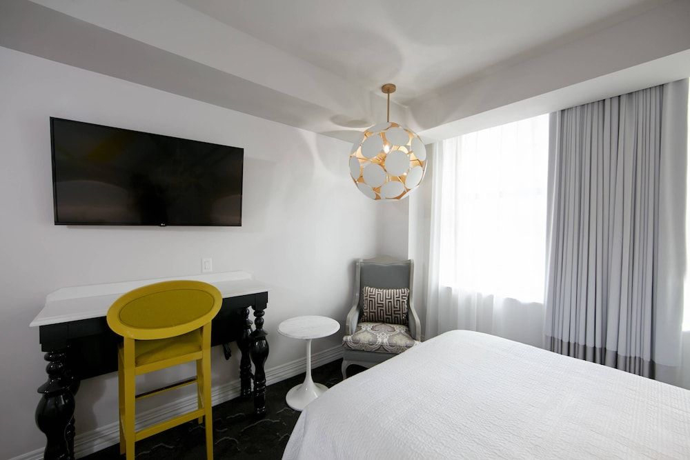 Room, 1 King Bed, City View