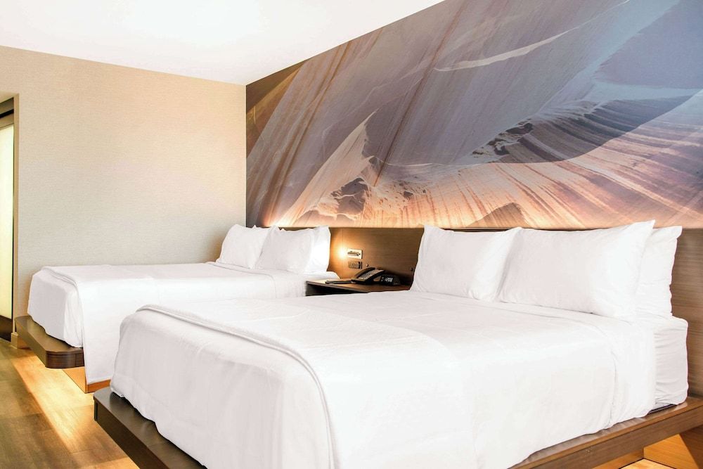 Room, 2 Queen Beds, Accessible, Bathtub