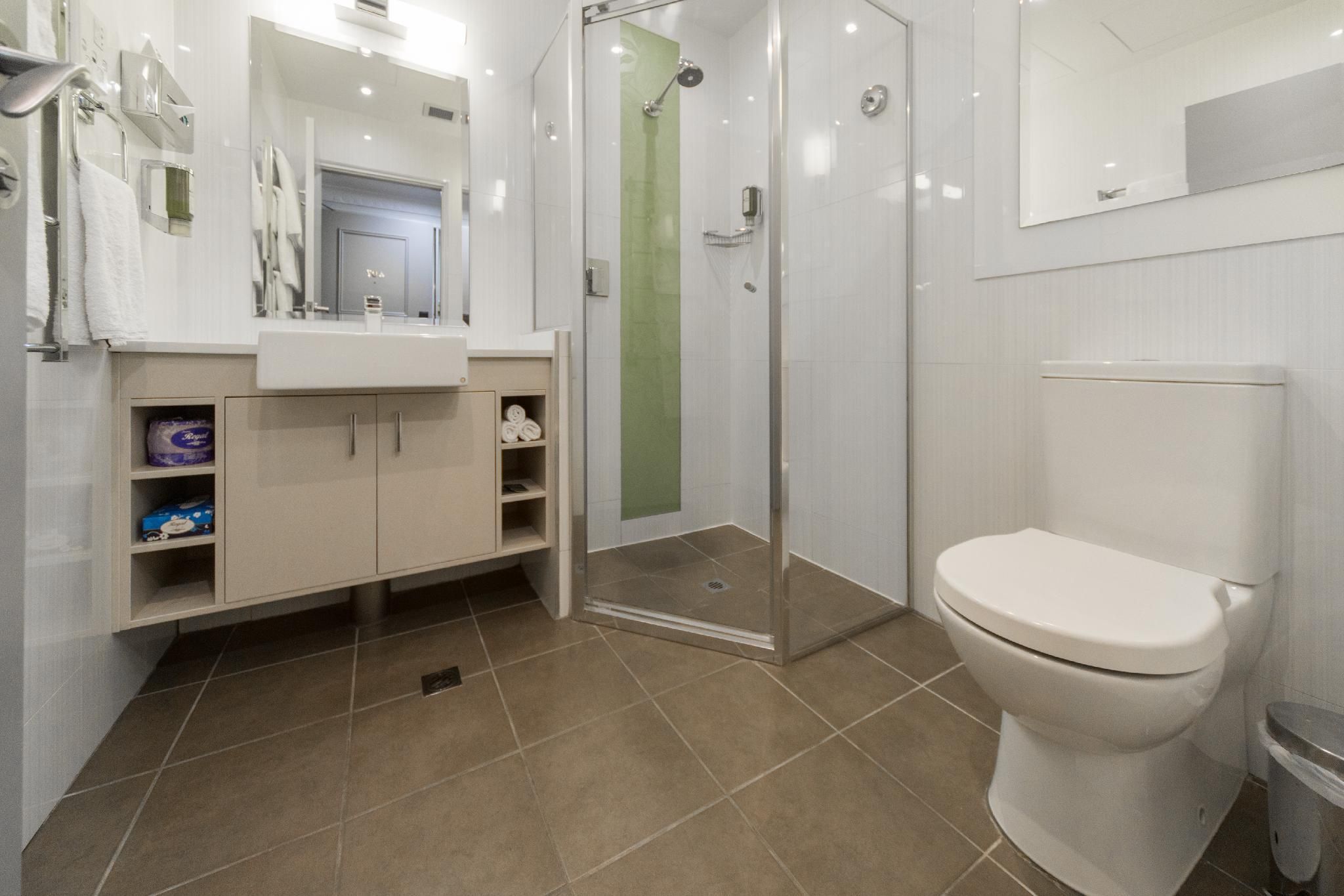 undefined Hyde Park Inn 6