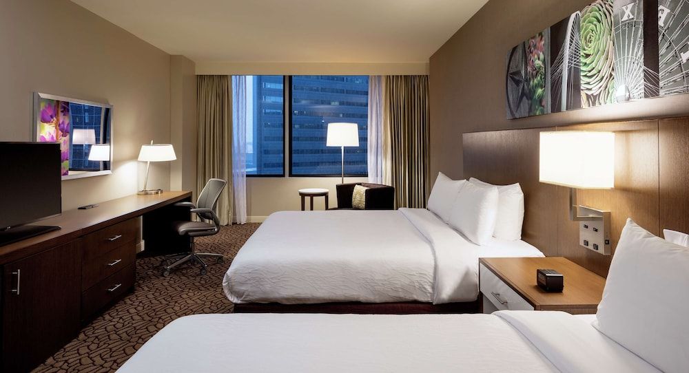 Room, 2 Queen Beds (Roll-in Shower, Oversized)