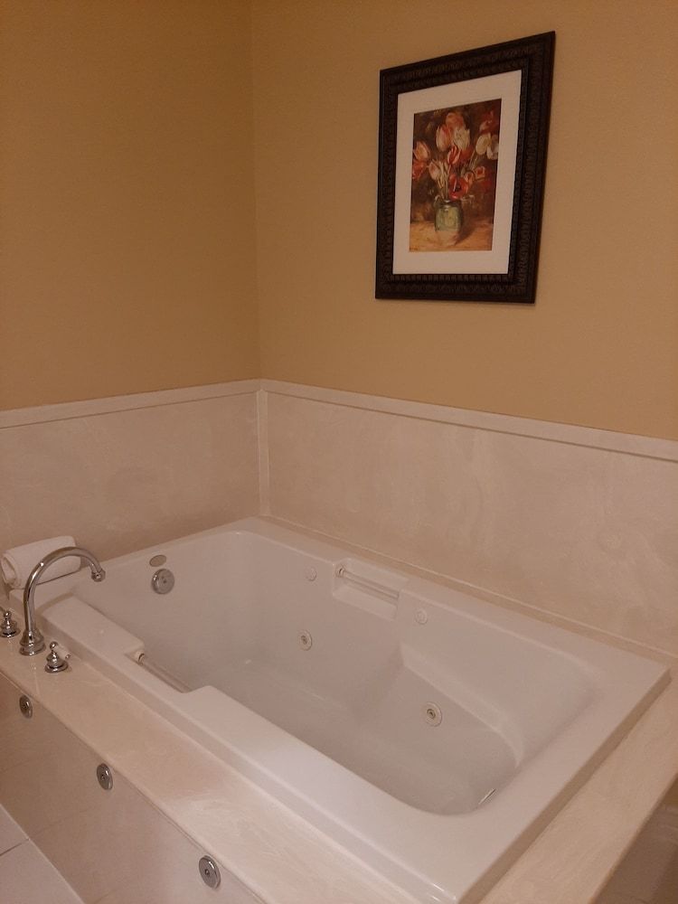 Supreme Double Queen Room with Soaking Tub (No Pets Allowed)