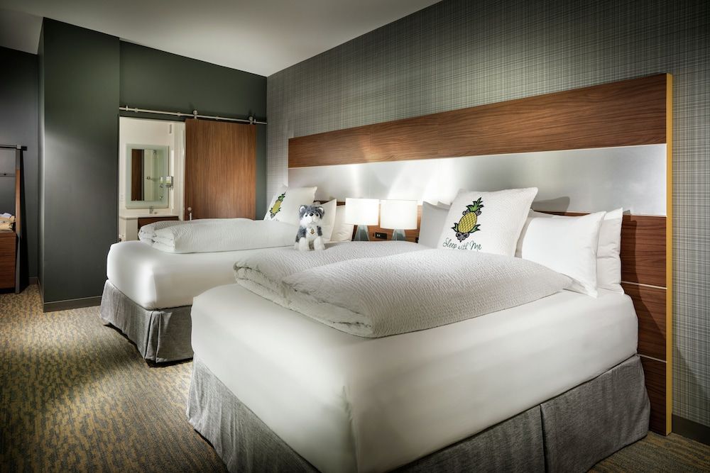 undefined Staypineapple, Hotel Z, Gaslamp San Diego 4