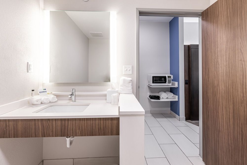 Standard Room, 2 Queen Beds, Accessible (Mobility, Access Tub)