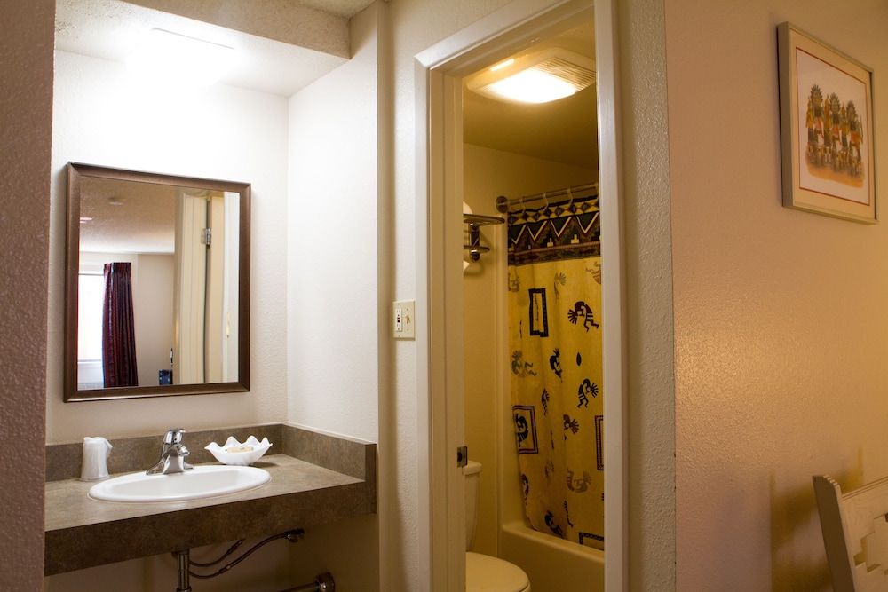 Hopi Cultural Center Room, 2 Double Beds 7