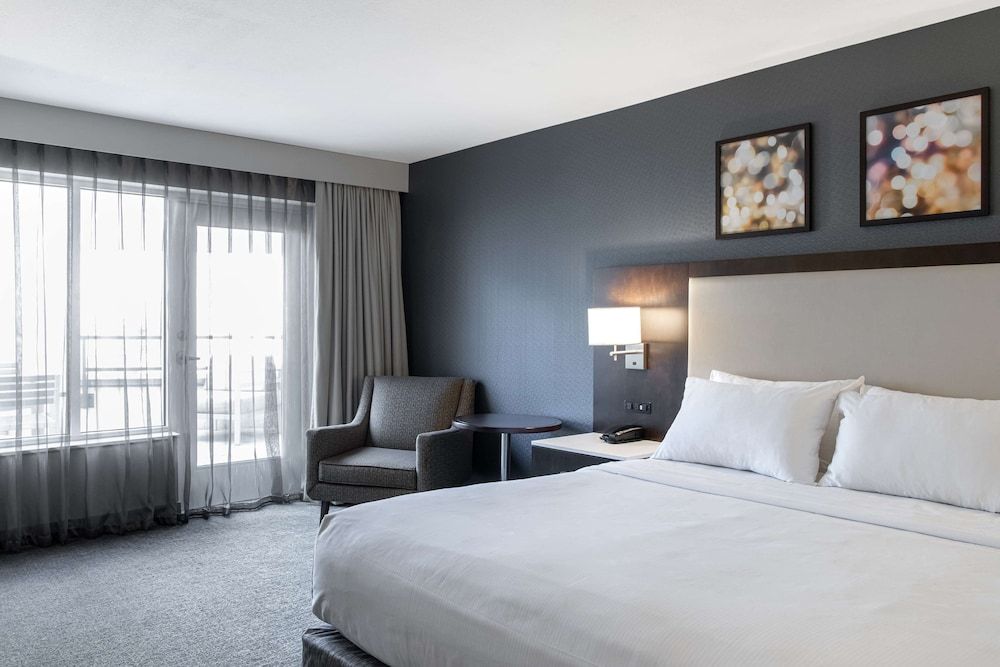 Deluxe Studio Suite, 1 King Bed with Sofa bed, Balcony