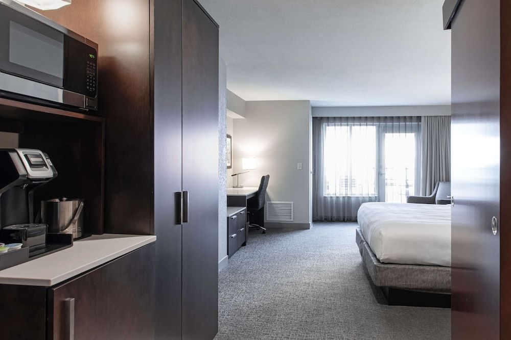 Deluxe Studio Suite, 1 King Bed with Sofa bed, Balcony
