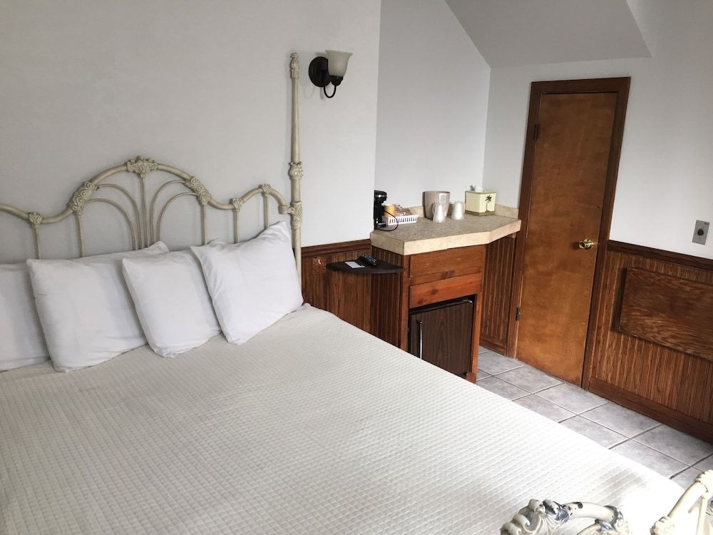 Seacrest Inn Room (The Palm) 2