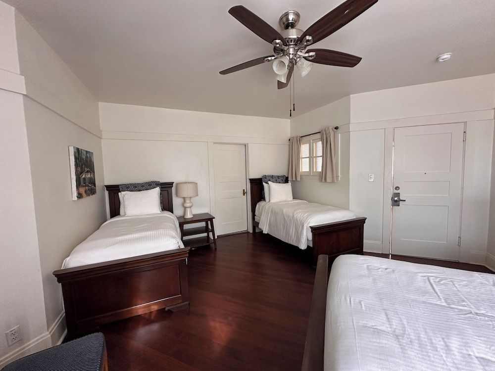 Room, Multiple Beds, Balcony