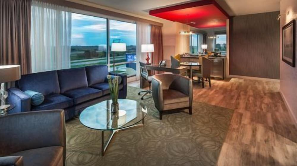 Rhythm City Casino Resort Suite, 1 King Bed, Jetted Tub 5