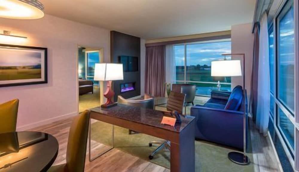 Rhythm City Casino Resort Suite, 1 King Bed, Jetted Tub