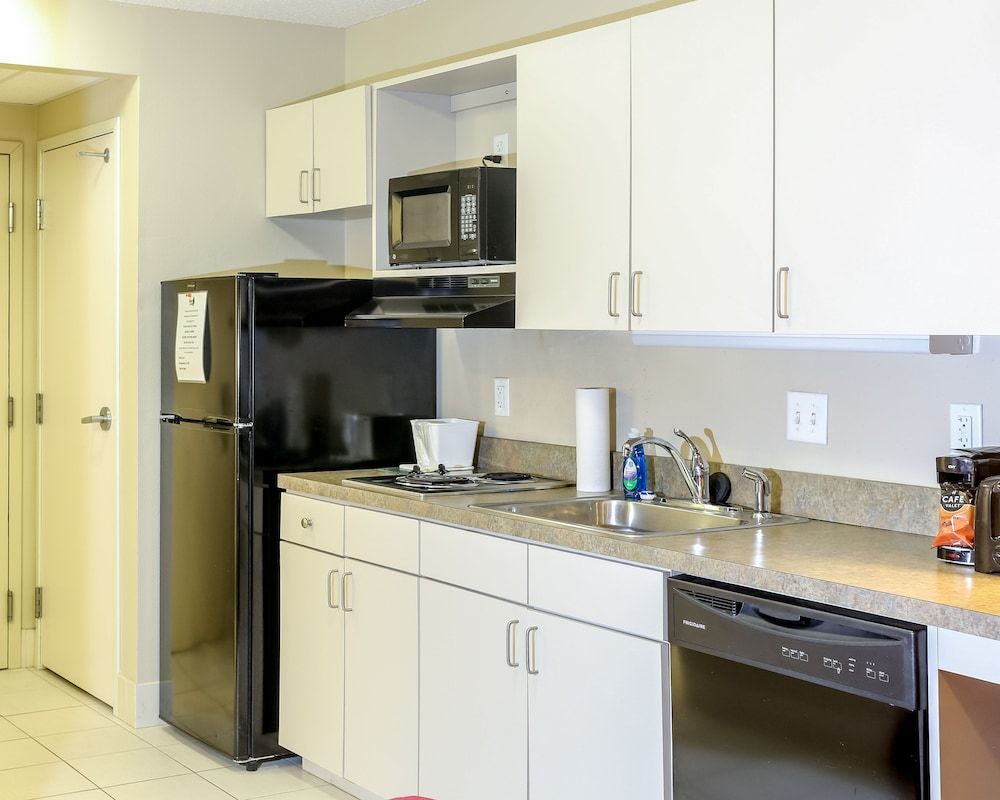 The Liberty Lodge Williamsport Suite, 2 Queen Beds 2