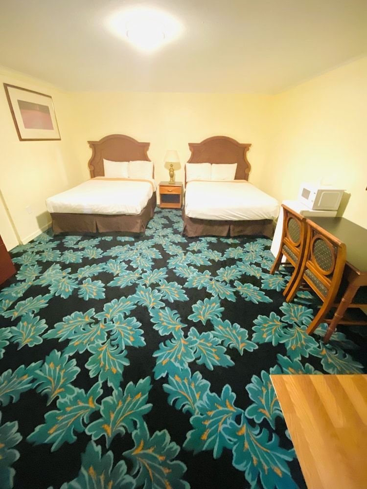 AC Suites NJ Standard Room, 2 Queen Beds 7