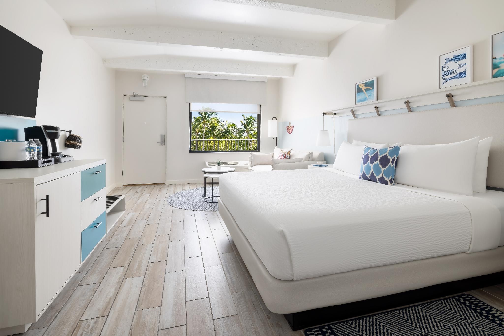 One King Bed Accessible