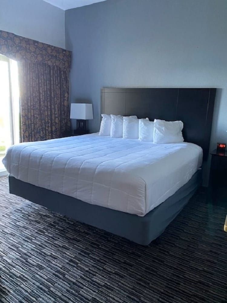 Lakeside Resort and Conference Center Family Suite, 2 Bedrooms, Lakeside 2