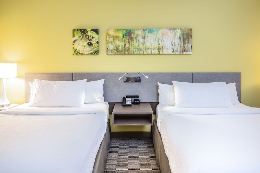 2 Queen Beds, Balcony with Inland View