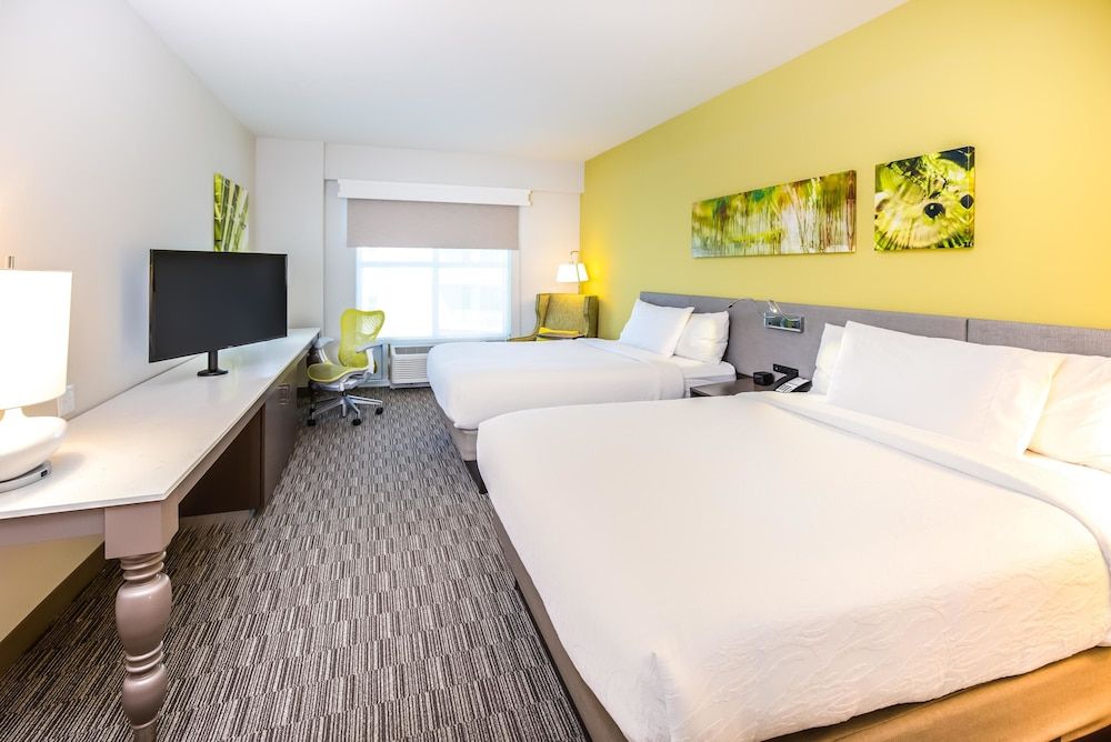 2 Queen Beds, Limited View