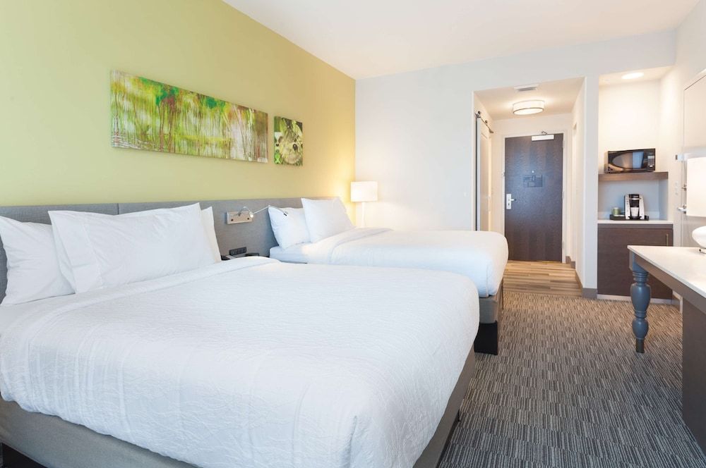 2 Queen Beds, Hearing Accessible, Limited View