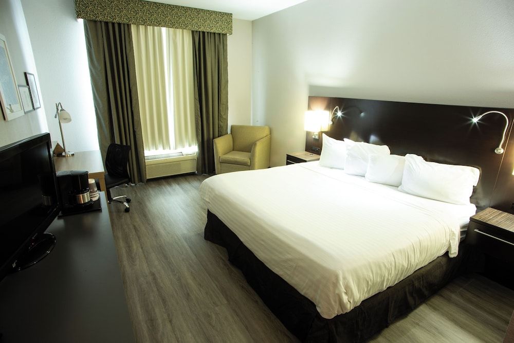 Suite, 1 King Bed, Non Smoking, Jetted Tub